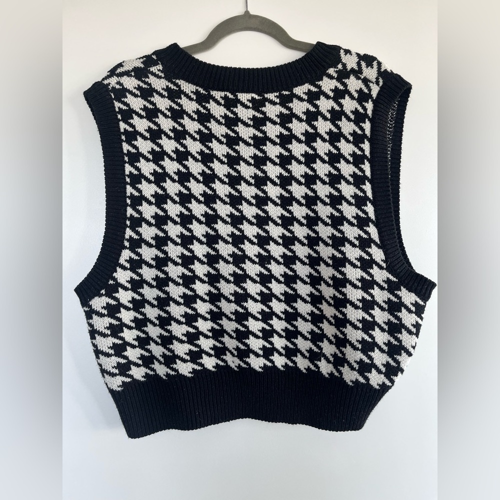 Black and White Oak & Fort Sweater Vest - Picture 7 of 8